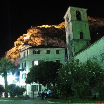 Surların içindeki Kotor şehri