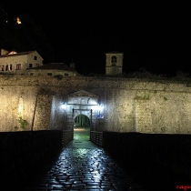 Surların içindeki Kotor şehri