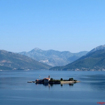 Kotor fiyordu içinde yer alan kliseler, Karadağ