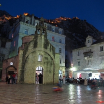 Surların içindeki Kotor şehri